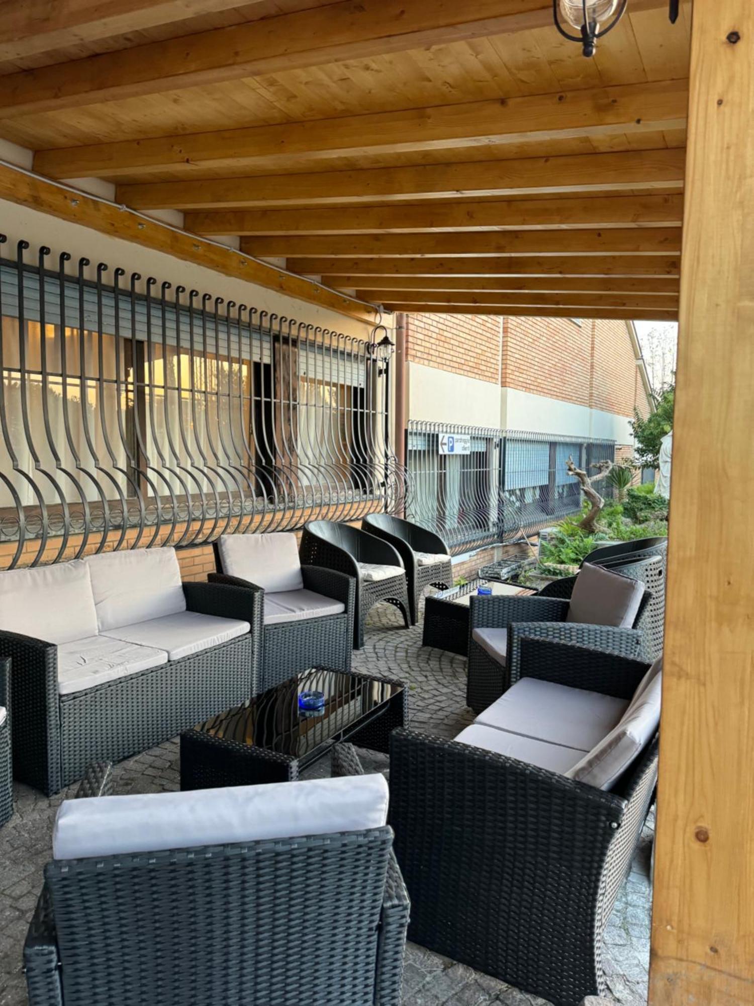 Oasi Santa Rosa Hotel Rome Buitenkant foto